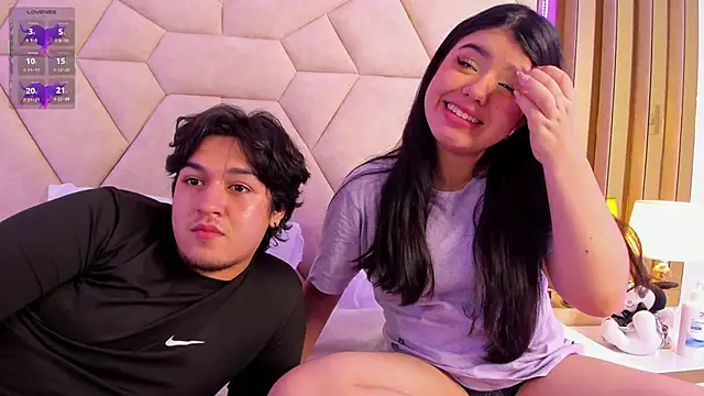 Snapshot of EmilyANDrew_ chatting on September 12, 4:45 am EmilyANDrew online show from September 12, 4:45 am