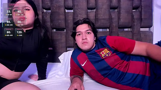 Snapshot of EmilyANDrew_ chatting on October 15, 4:55 am EmilyANDrew online show from October 15, 4:55 am