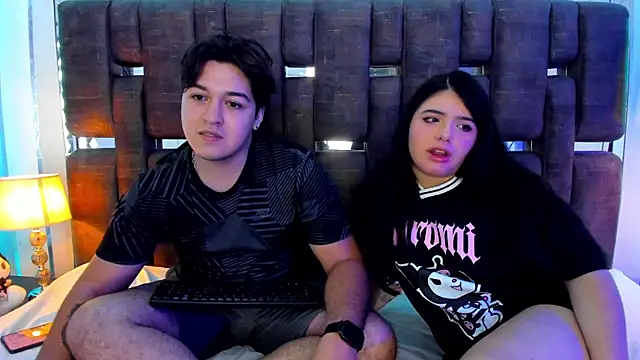 Snapshot of EmilyANDrew_ chatting on November 7, 4:50 am EmilyANDrew online show from November 7, 4:50 am