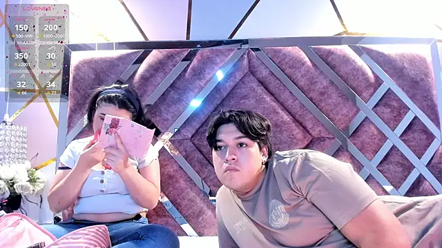 Snapshot of EmilyANDrew_ chatting on November 24, 5:29 am EmilyANDrew online show from November 24, 5:29 am