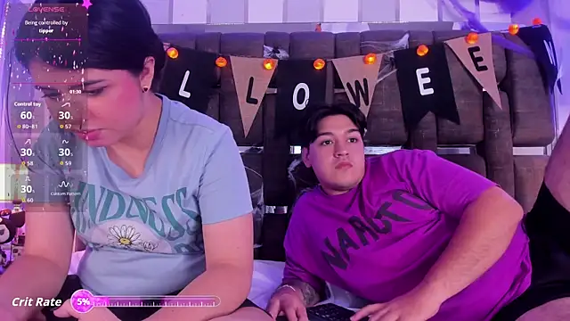 Snapshot of EmilyANDrew_ chatting on October 24, 5:17 am EmilyANDrew online show from October 24, 5:17 am