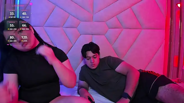 Snapshot of EmilyANDrew_ chatting on November 8, 5:22 am EmilyANDrew online show from November 8, 5:22 am