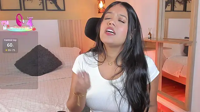Snapshot of Camila_Bustamante chatting on September 24, 3:29 pm Camila Bustamante online show from September 24, 3:29 pm