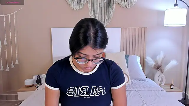 Snapshot of Camila_Bustamante chatting on May 2, 4:34 pm Camila Bustamante online show from May 2, 4:34 pm