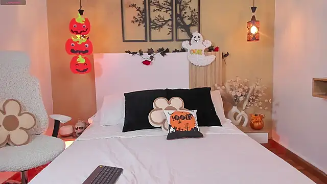 Camila Bustamante online show from October 30, 3:31 pm