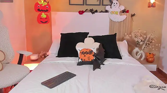 Camila Bustamante online show from November 1, 4:01 pm