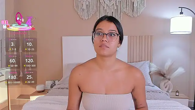 Snapshot of Camila_Bustamante chatting on June 4, 2:00 pm Camila Bustamante online show from June 4, 2:00 pm