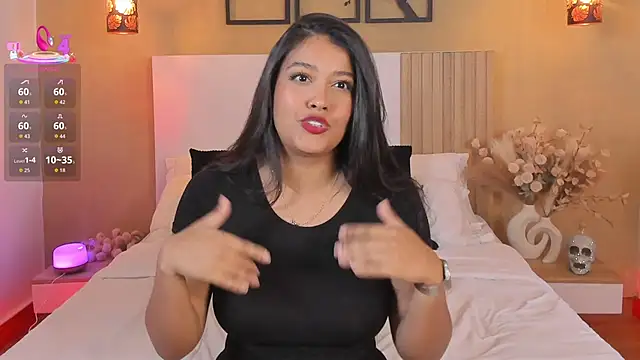 Snapshot of Camila_Bustamante chatting on October 16, 4:04 pm Camila Bustamante online show from October 16, 4:04 pm