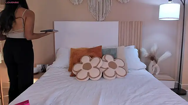 Camila Bustamante online show from April 17, 3:15 pm