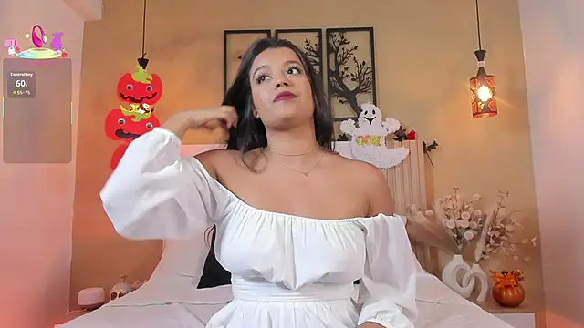 Camila Bustamante online show from October 28, 4:39 pm