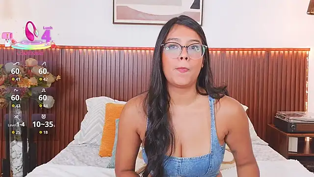 Snapshot of Camila_Bustamante chatting on April 18, 7:07 pm Camila Bustamante online show from April 18, 7:07 pm