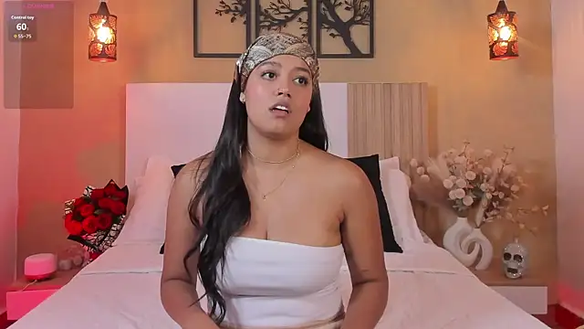 Snapshot of Camila_Bustamante chatting on October 18, 3:47 pm Camila Bustamante online show from October 18, 3:47 pm