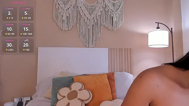 Snapshot of Camila_Bustamante chatting on May 17, 3:34 pm Camila Bustamante online show from May 17, 3:34 pm