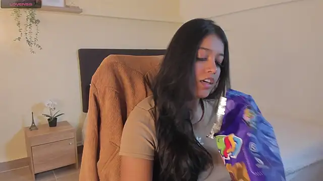 Snapshot of Camila_Bustamante chatting on June 6, 5:07 pm Camila Bustamante online show from June 6, 5:07 pm