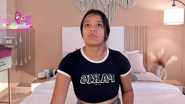 Snapshot of Camila_Bustamante chatting on April 19, 1:45 pm Camila Bustamante online show from April 19, 1:45 pm