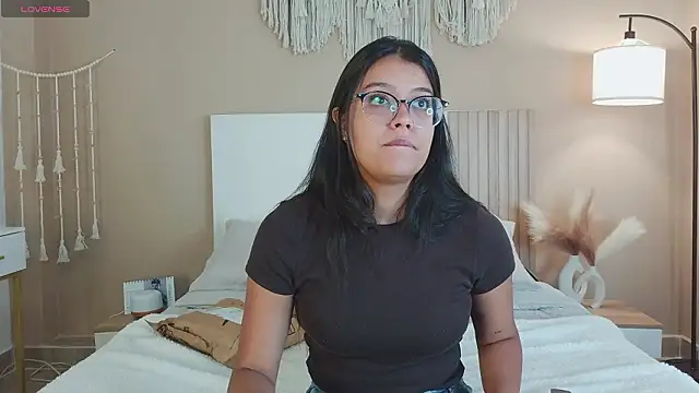 Camila Bustamante online show from March 4, 2:03 pm