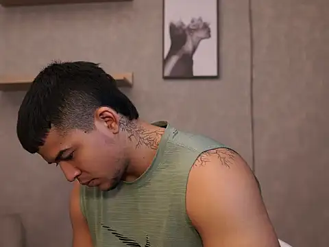 Thiago Valente online show from April 11, 1:15 pm