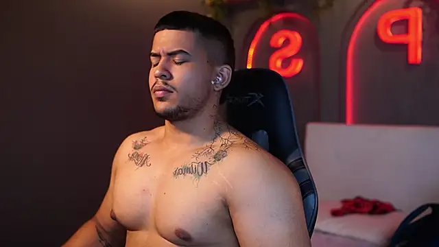 Thiago Valente online show from May 21, 1:52 pm