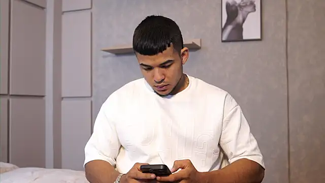 Thiago Valente online show from April 28, 1:59 pm