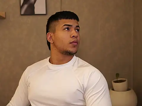 Thiago Valente online show from April 7, 1:24 pm