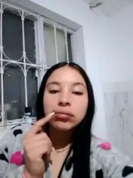 Snapshot of CandySays chatting on February 24, 9:43 am CandySays online show from February 24, 9:43 am