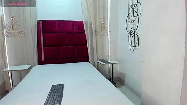 CandySays online show from October 4, 11:45 am