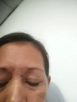 Snapshot of marinita13 chatting on November 6, 1:31 am marinita13 online show from November 6, 1:31 am