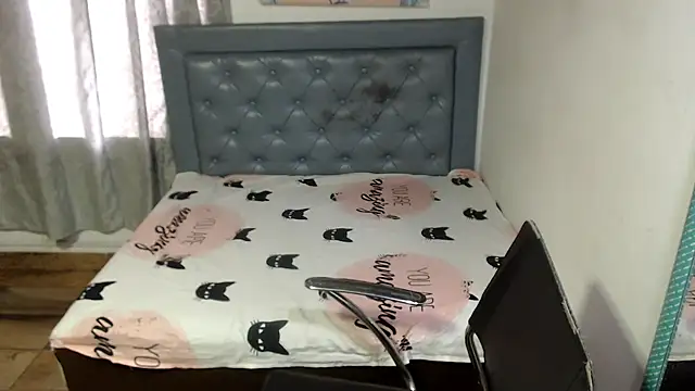 sarah aguilar online show from March 30, 4:41 pm