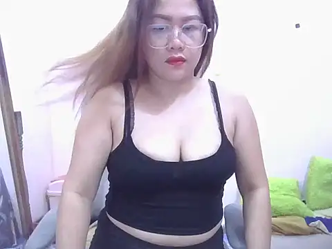 Snapshot of WildPussy4uxx chatting on November 18, 6:00 pm WildPussy4uxx online show from November 18, 6:00 pm