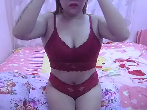 Snapshot of WildPussy4uxx chatting on June 26, 11:05 am WildPussy4uxx online show from June 26, 11:05 am