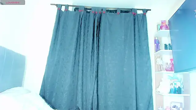 crisbunny x online show from November 12, 4:05 am