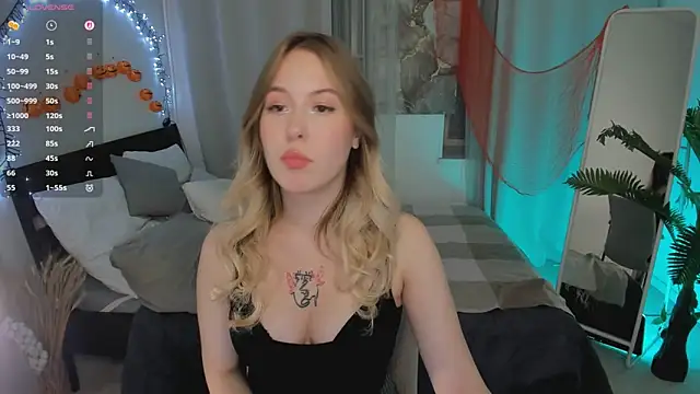 LanaRoselle online show from October 27, 3:57 pm