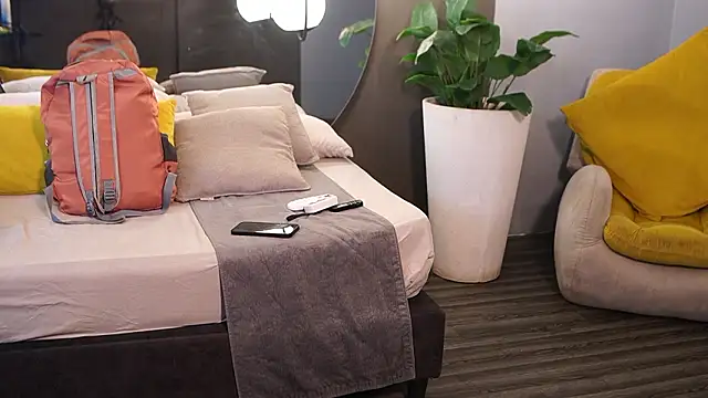 Ariaa Isabell online show from March 4, 6:26 pm