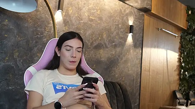 Ariaa Isabell online show from January 5, 6:33 pm