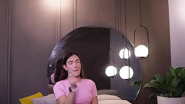 Ariaa Isabell online show from April 16, 6:30 pm