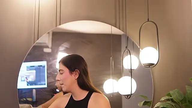 Ariaa Isabell online show from April 14, 6:35 pm