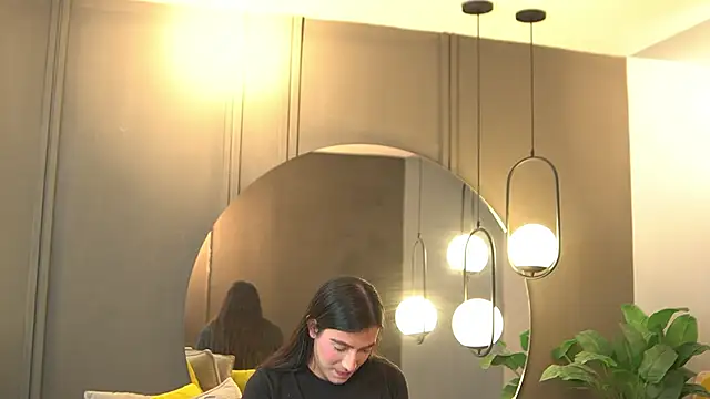 Ariaa Isabell online show from April 13, 6:45 pm