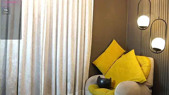 Snapshot of Ariaa_Isabell chatting on June 11, 6:38 pm Ariaa Isabell online show from June 11, 6:38 pm