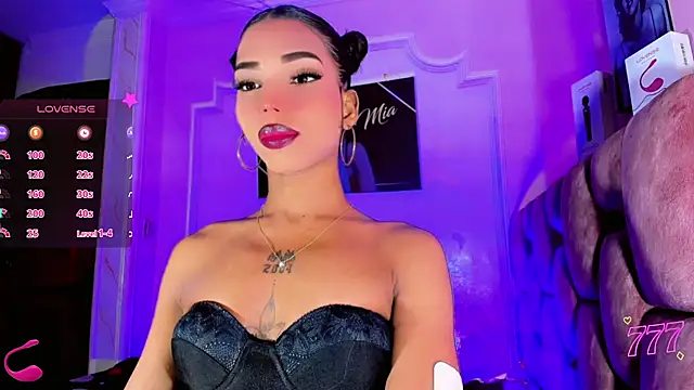 LADY-HOT-SEXY- online show from July 18, 6:11 am