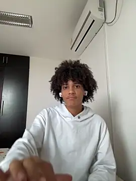 Snapshot of Max_Rain chatting on September 22, 6:03 pm Max Rain online show from September 22, 6:03 pm