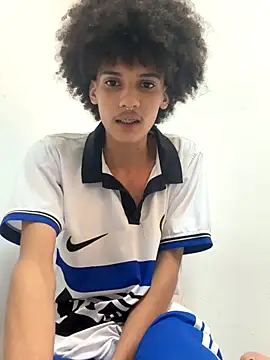 Snapshot of Max_Rain chatting on December 17, 9:14 am Max Rain online show from December 17, 9:14 am