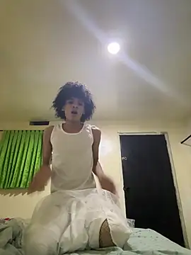 Snapshot of Max_Rain chatting on February 13, 10:48 am Max Rain online show from February 13, 10:48 am