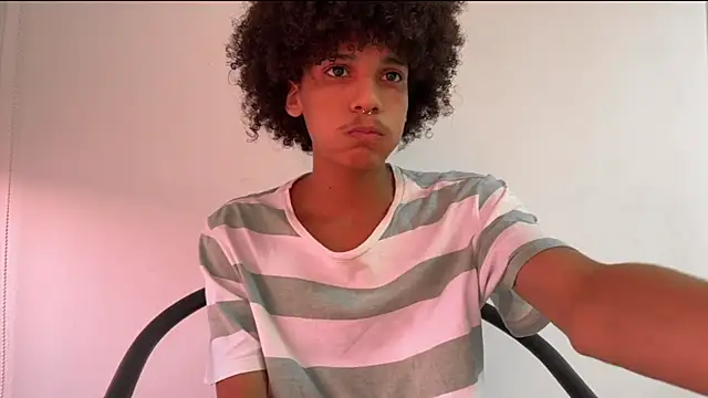 Snapshot of Max_Rain chatting on October 28, 7:24 pm Max Rain online show from October 28, 7:24 pm