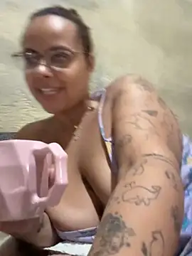 Chloe Leaozinho online show from March 12, 3:16 pm