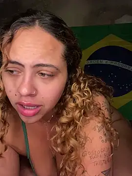 Snapshot of Chloe_Leaozinho chatting on June 20, 1:54 am Chloe Leaozinho online show from June 20, 1:54 am