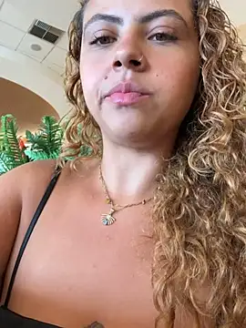 Chloe Leaozinho online show from March 4, 4:59 pm