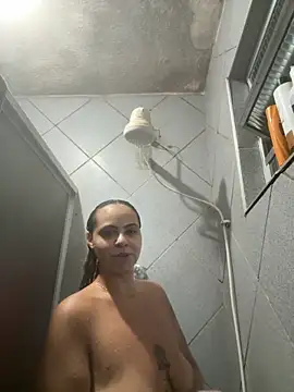 Snapshot of Chloe_Leaozinho chatting on November 22, 11:36 pm Chloe Leaozinho online show from November 22, 11:36 pm