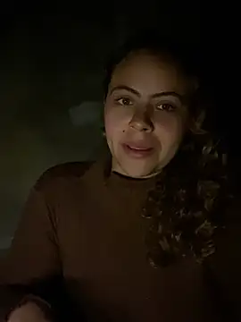 Snapshot of Chloe_Leaozinho chatting on July 17, 6:21 am Chloe Leaozinho online show from July 17, 6:21 am