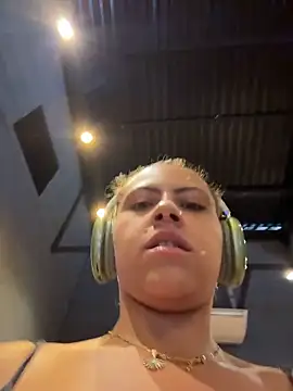 Chloe Leaozinho online show from February 16, 4:05 pm