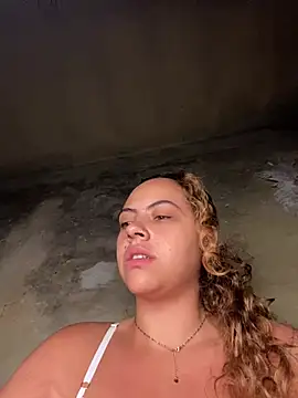 Chloe Leaozinho online show from May 7, 10:29 am